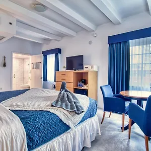 Ocean Spray Hotel by Rabbu